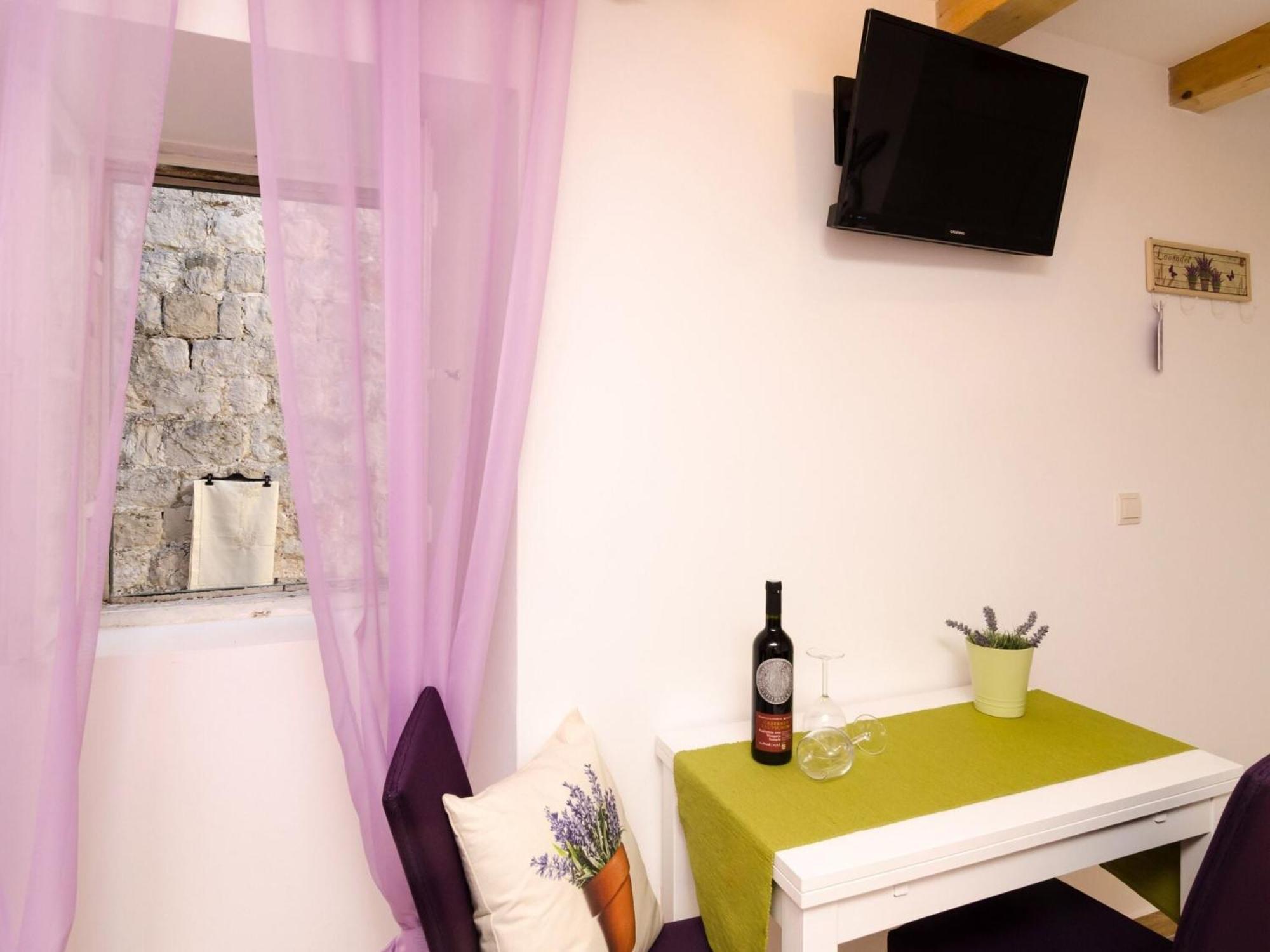 Lavender Garden Apartments - Studio Apartment Ground Floor - Apt 1 두브로브니크 외부 사진